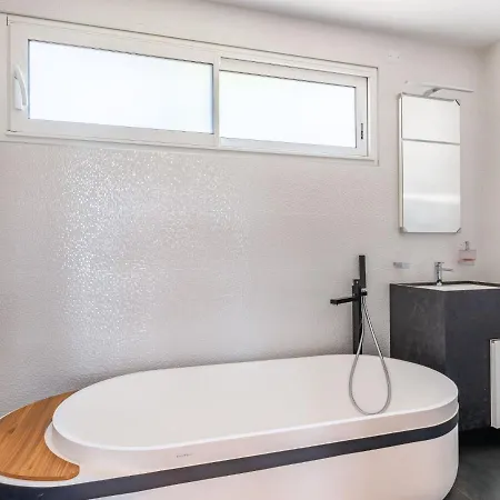 Indigo-vue Et Piscine Chauffee By Interhome