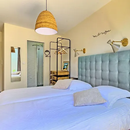 Indigo-vue Et Piscine Chauffee By Interhome