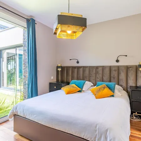Indigo-vue Et Piscine Chauffee By Interhome Сasa de vacaciones *