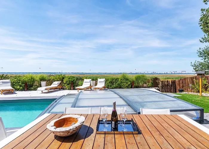 بيت للعطل Indigo-vue Et Piscine Chauffee By Interhome