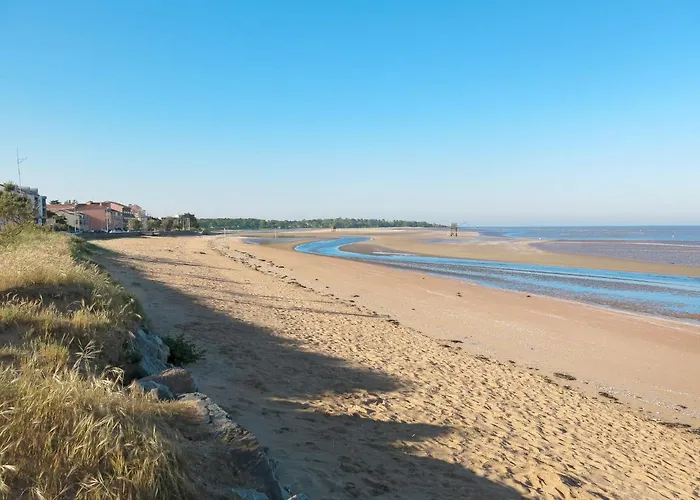 Indigo-vue Et Piscine Chauffee By Interhome